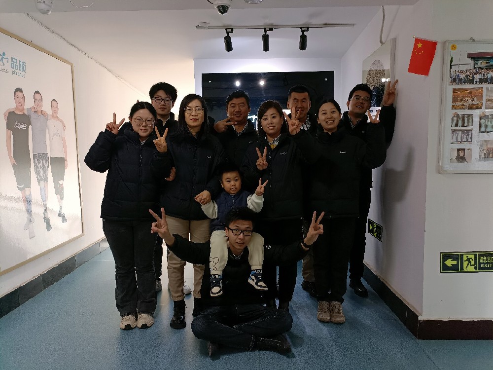 假肢公司上班啦！